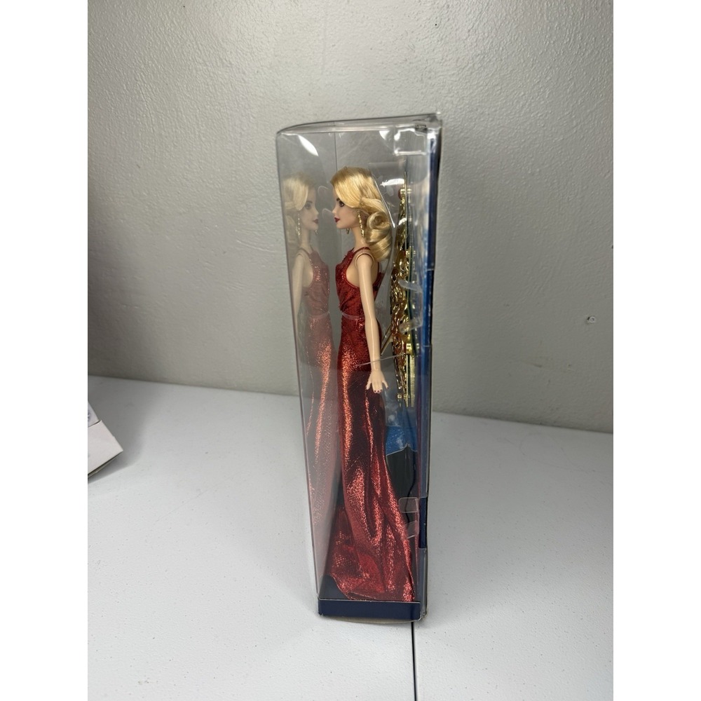 Mattel Barbie 2019 Holiday Special Edition Christmas Doll Blonde Blue Eyes - Picture 12 of 15